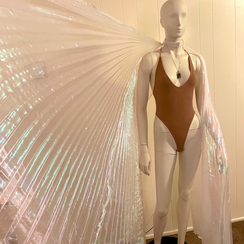 SOLD DEPOP 🦋 GORGEOUS IRIDESCENT ISIS DANCE WINGS
